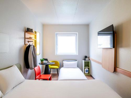 Habitación con sofá cama - 1 cama grande del hotel Ibis Budget Bilbao Barakaldo. Foto 4