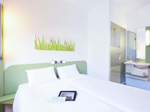 Habitación Doble - 2 camas del hotel Ibis Budget Bilbao Barakaldo. Foto 5