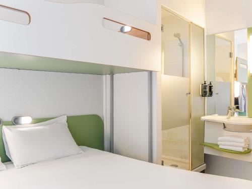 Habitación Doble con litera del hotel Ibis Budget Bilbao Barakaldo. Foto 2