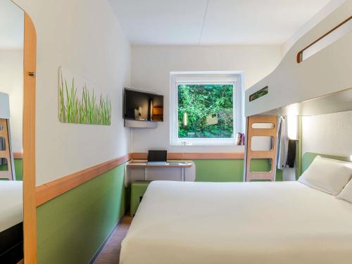 Habitación Doble con litera del hotel Ibis Budget Bilbao Barakaldo. Foto 8
