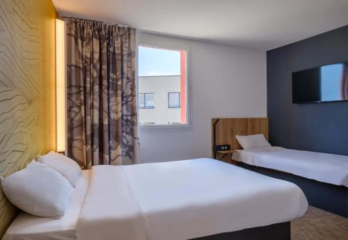 Habitación Triple del hotel B&B Nice Aéroport Arenas. Foto 11