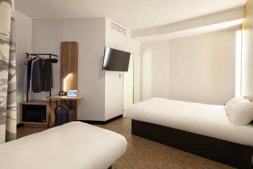 Habitación Cuádruple del hotel B&B Nice Aéroport Arenas. Foto 2