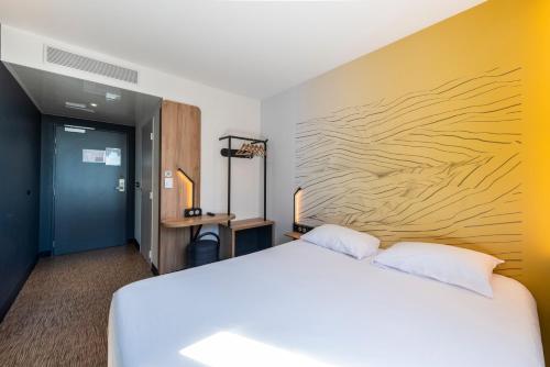 Habitación Doble Superior del hotel B&B Nice Aéroport Arenas. Foto 16