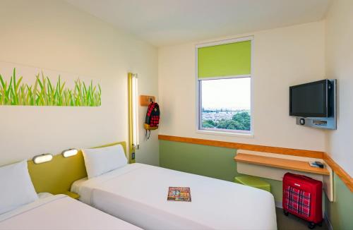 Habitación Doble - 2 camas del hotel Ibis Budget Courbevoie Paris la Défense 1. Foto 3