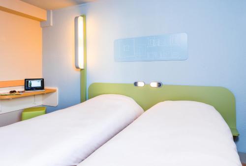 Habitación Doble - 2 camas del hotel Ibis Budget Courbevoie Paris la Défense 1. Foto 5