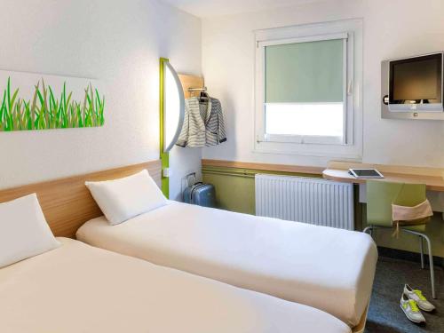Habitación Doble - 2 camas del hotel Ibis Budget Courbevoie Paris la Défense 1. Foto 8