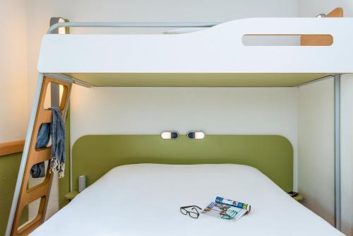 Habitación Triple del hotel Ibis Budget Courbevoie Paris la Défense 1. Foto 16