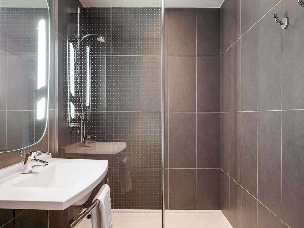 Triple (Cama doble y litera individual) del hotel ibis budget London Barking. Foto 1