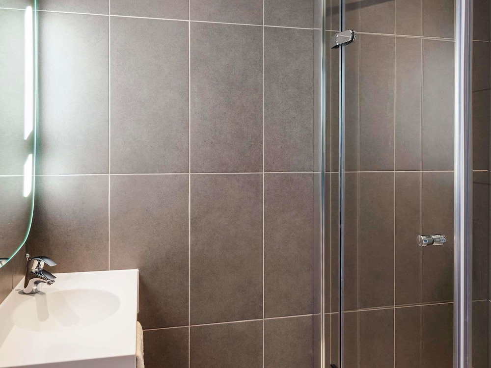 Triple (Cama doble y litera individual) del hotel ibis budget London Barking. Foto 3