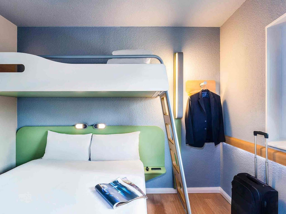 Triple (Cama doble y litera individual) del hotel ibis budget London Barking. Foto 5