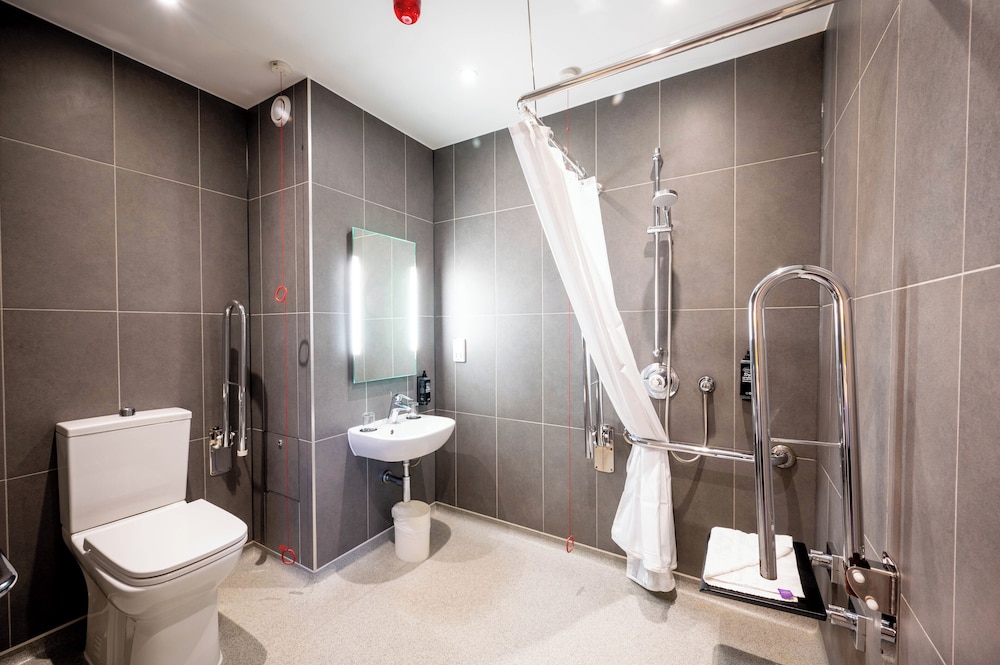 Habitación con 2 camas individuales, 2 camas individuales del hotel ibis budget London Barking. Foto 16