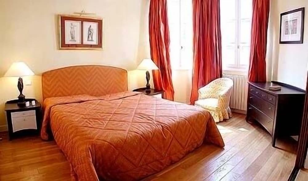 Habitación Triple del hotel Suites Unic Renoir Saint-Germain