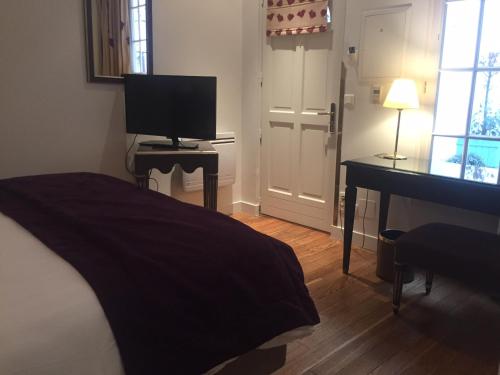 Habitación Doble del hotel Suites Unic Renoir Saint-Germain. Foto 6