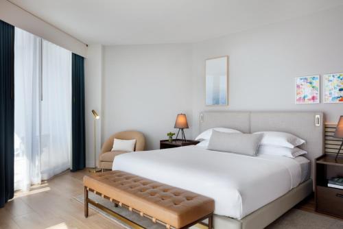 Suite con cama extragrande del hotel Kimpton Epic , An Ihg. Foto 2