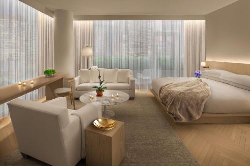 Suite con cama extragrande y vistas a Times Square y al río del hotel The Times Square EDITION