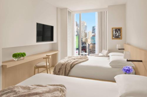 Habitación Doble con vistas a la ciudad - 2 camas dobles del hotel The Times Square EDITION