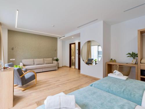 Suite Junior con balcón del hotel Emete by AirNest. Foto 4