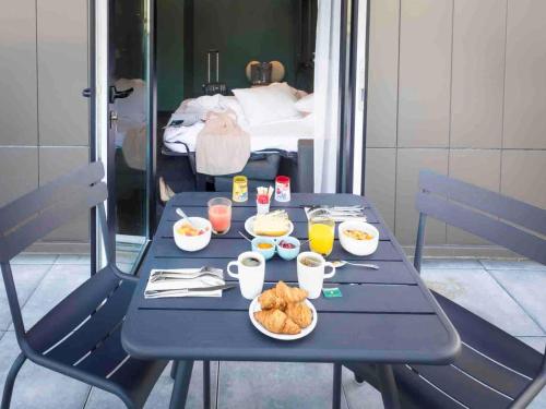 Tribe Comfort Suite with One Double Bed and One Sofa Bed del hotel Tribe Paris La Defense Esplanade. Foto 7