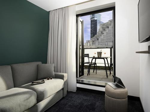 Tribe Comfort Suite with One Double Bed and One Sofa Bed del hotel Tribe Paris La Defense Esplanade. Foto 8