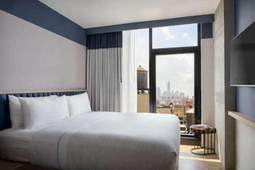 Habitación King con vistas a la ciudad del hotel Motto by Hilton New York City Chelsea