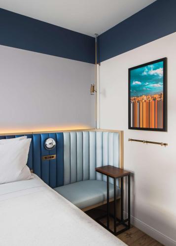 Habitación con vistas a la ciudad adaptada para personas con discapacidad auditiva - 1 cama extragrande del hotel Motto by Hilton New York City Chelsea