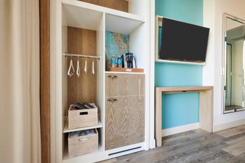 Habitación Estándar - 2 camas dobles - Adaptado para personas con movilidad reducida del hotel Margaritaville Resort Times Square. Foto 5