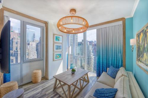 Suite con cama extragrande del hotel Margaritaville Resort Times Square. Foto 1