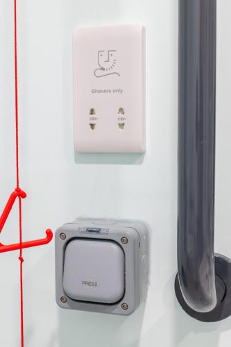 Habitación Doble adaptada para personas con movilidad reducida del hotel easyHotel London City Shoreditch. Foto 9