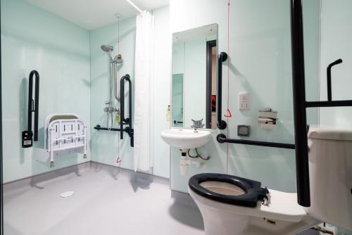 Habitación Doble sin ventana - Acceso para personas de movilidad reducida del hotel easyHotel London City Shoreditch