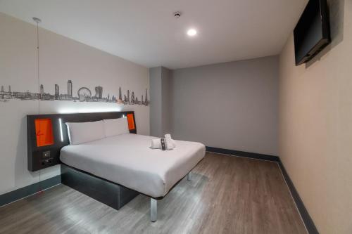 Habitación Doble sin ventana - Acceso para personas de movilidad reducida del hotel easyHotel London City Shoreditch. Foto 8