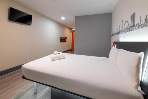 Habitación Doble sin ventana - Acceso para personas de movilidad reducida del hotel easyHotel London City Shoreditch. Foto 16