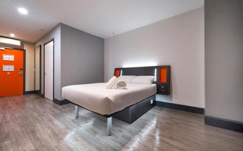 Habitación Doble sin ventana - Acceso para personas de movilidad reducida del hotel easyHotel London City Shoreditch. Foto 17