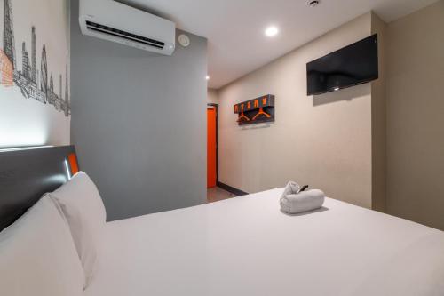 Habitación Doble sin ventana del hotel easyHotel London City Shoreditch. Foto 3