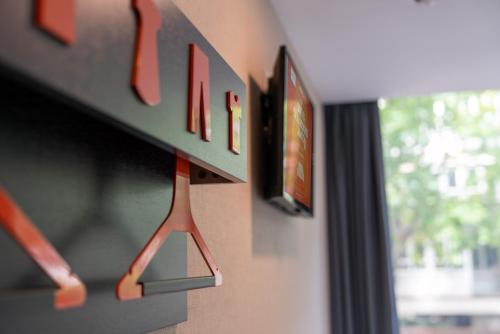 Habitación Doble adaptada para personas con movilidad reducida del hotel easyHotel London City Shoreditch. Foto 17