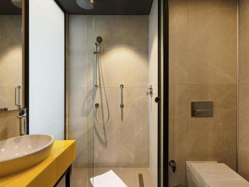 Habitación Doble Superior del hotel ibis Styles Istanbul Merter. Foto 5