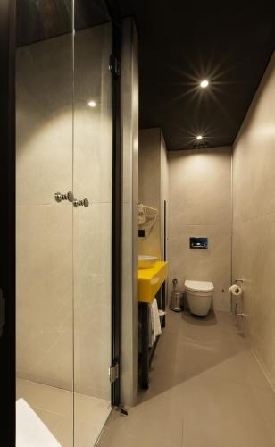 Habitación Doble Estándar del hotel ibis Styles Istanbul Merter. Foto 16