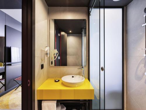 Habitación Doble - 2 camas del hotel ibis Styles Istanbul Merter. Foto 7
