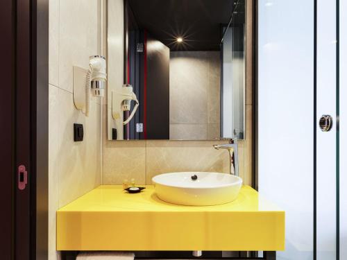 Habitación Familiar del hotel ibis Styles Istanbul Merter. Foto 7