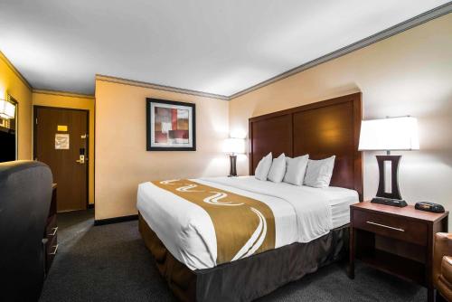 Habitación Estándar con cama extragrande - No fumadores del hotel Quality Inn University Area