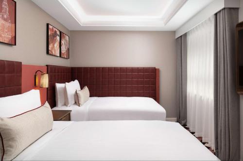 Habitación Doble Superior - 2 camas del hotel Lost Property St. Paul's London, Curio Collection By Hilton. Foto 2