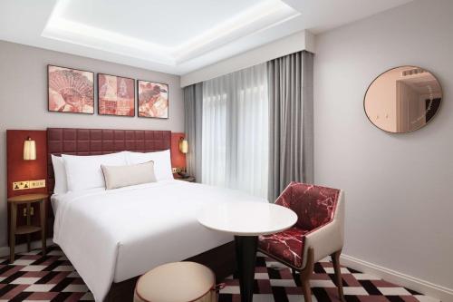Habitación Superior - 1 cama grande del hotel Lost Property St. Paul's London, Curio Collection By Hilton. Foto 4