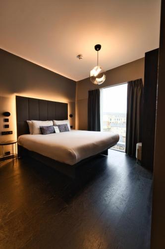 Habitación cómoda con balcón del hotel AMANO Covent Garden. Foto 9