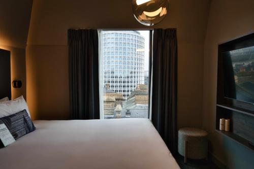 Habitación cómoda con balcón del hotel AMANO Covent Garden. Foto 12