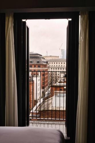 Habitación cómoda con balcón del hotel AMANO Covent Garden. Foto 17