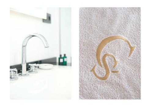 Habitación con cama grande y vistas al mar del hotel Casa Serena 10. Foto 10