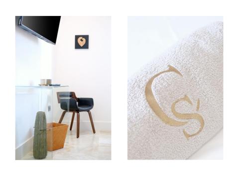 Habitación con cama extragrande y vistas a la montaña del hotel Casa Serena 10. Foto 17