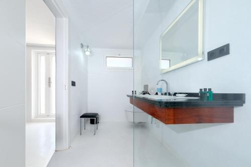 Habitación con cama grande del hotel Casa Serena 10. Foto 13