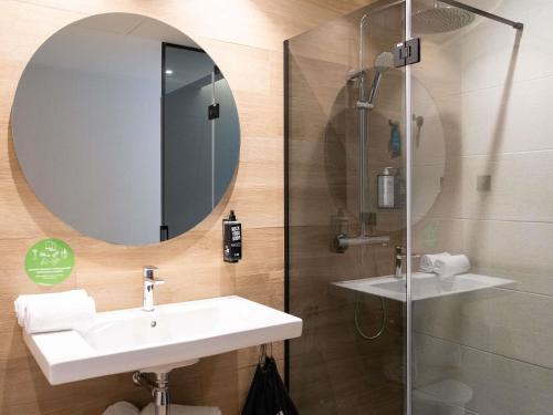 Habitación Individual del hotel Ibis Styles Santander. Foto 1