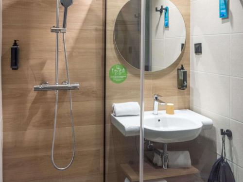 Habitación Estándar Pequeña del hotel Ibis Styles Santander. Foto 6