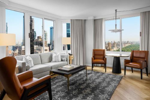 Suite Premium de 1 dormitorio con sofá cama y vistas al parque - 1 cama extragrande del hotel The Luxury Collection Hotel Manhattan Midtown. Foto 4
